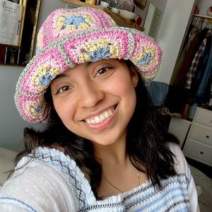 Meet your Posher, Laura